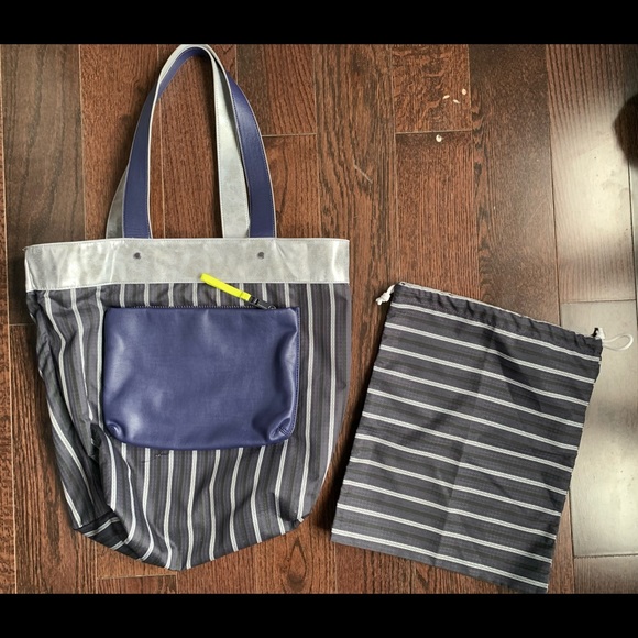 Lululemon silver bag reversible rare - Picture 2 of 5